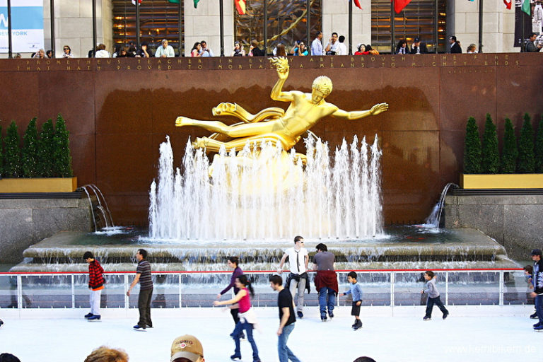 New York 2010-3: Eislaufbahn und Prometheus-Statue vor dem Rockefeller-Center